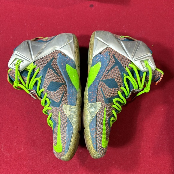 LeBron trillion dollar man - Picture 2 of 6